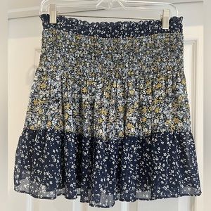This is a floral Banana Republic mini skirt. Size Small.